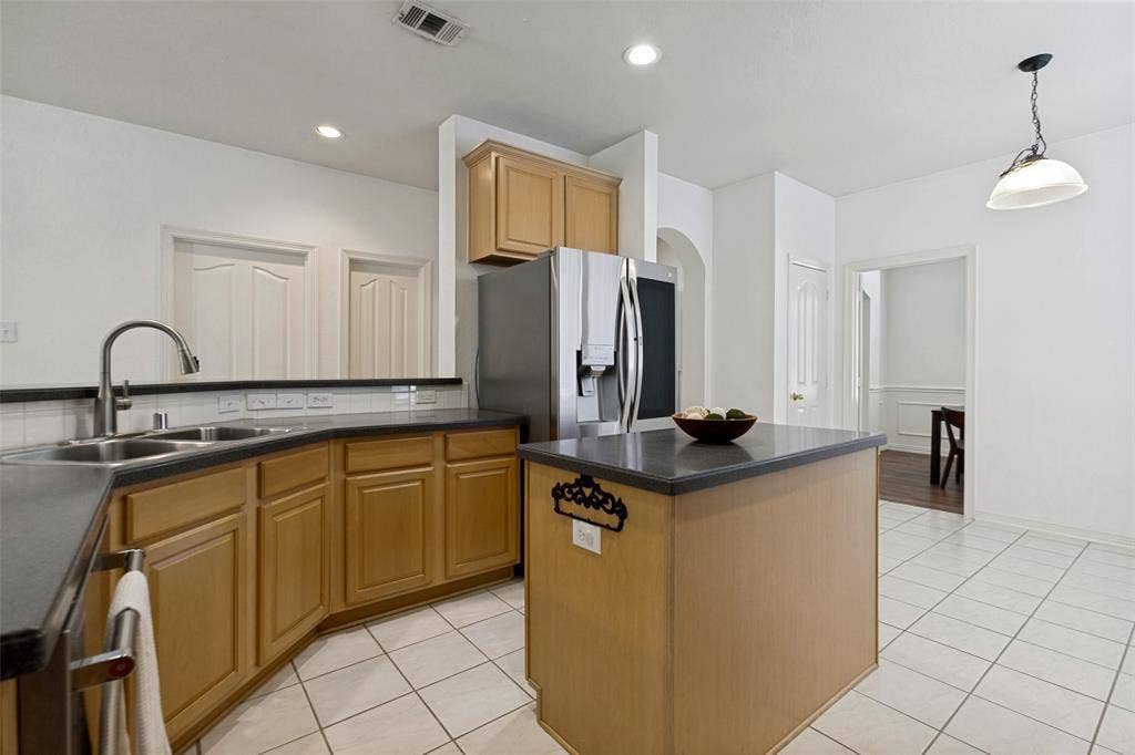 162 Shelby Trace, Murphy, TX 75094 The kitchen island adds more counterspace