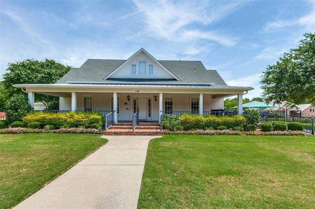 162 Shelby Trace, Murphy, TX 75094 The clubhouse is 6 houses away and rentable for events