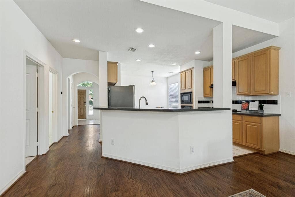 162 Shelby Trace, Murphy, TX 75094 Large kitchen bar can fit stools and host all your friends
