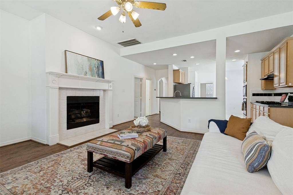 162 Shelby Trace, Murphy, TX 75094 The open layout leads to the living room and kitchen