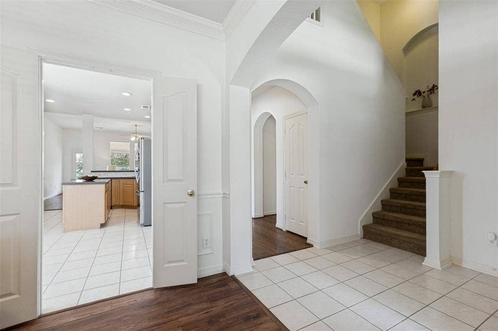 162 Shelby Trace, Murphy, TX 75094 Bright and light entryway