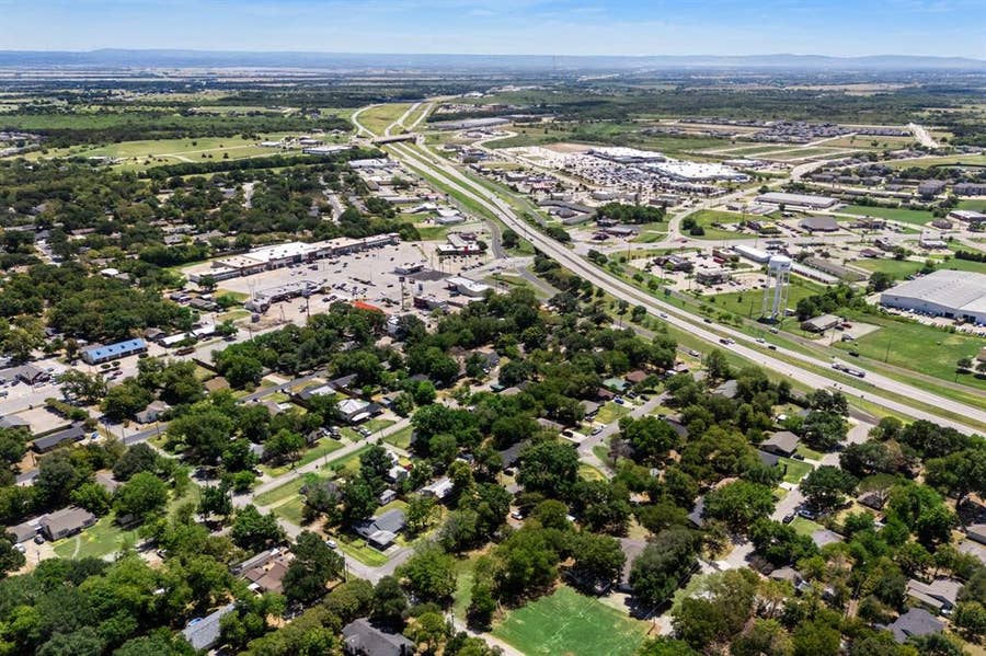 Property photo for 1700 S Clay Street, Kaufman, TX