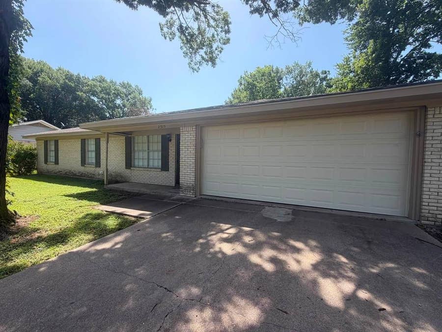 Property photo for 2315 W Park Avenue, Corsicana, TX
