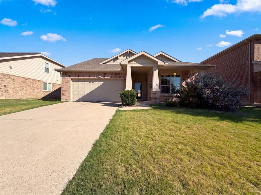 Property photo for 1411 Niagara Falls Court, Arlington, TX