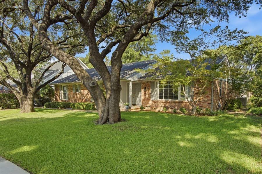 Property photo for 939 Blue Lake Circle, Richardson, TX