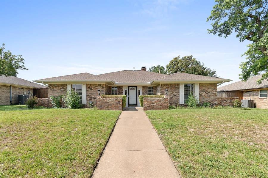 Property photo for 2001 Papeete Drive, Plano, TX