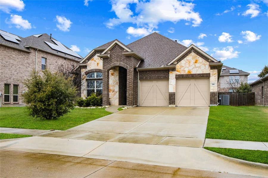 Property photo for 208 Burberry Drive, Grand Prairie, TX