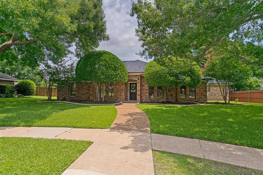 Property photo for 1204 Syracuse Circle, Plano, TX