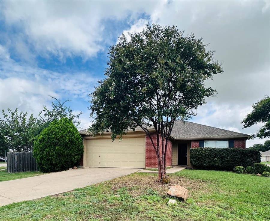 Property photo for 8600 Hawkview Drive, Fort Worth, TX