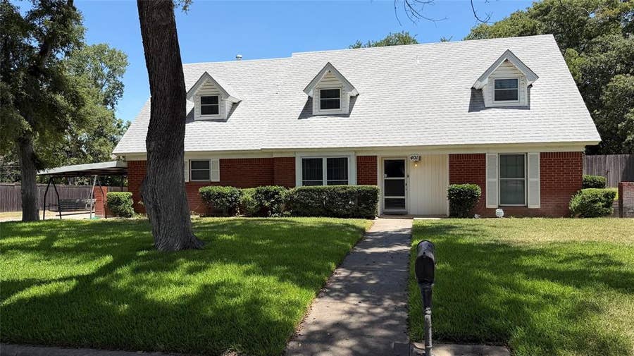 Property photo for 401 Glenhaven Drive, Azle, TX