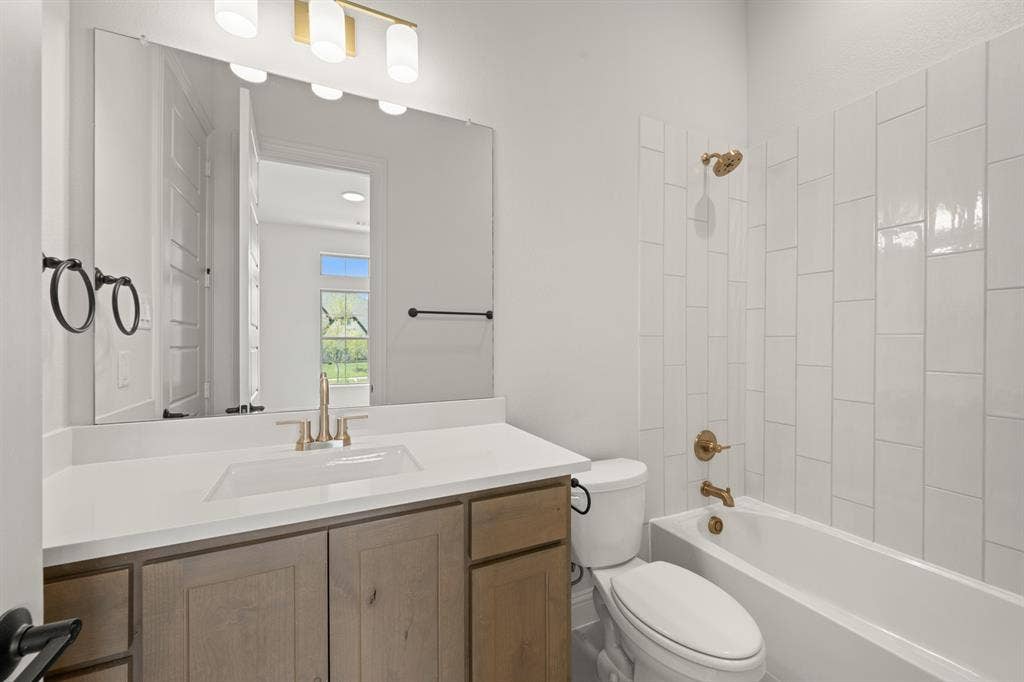 5217 Rowlan Row, Midlothian, TX 76065 5217 Rowlan- Bathroom-2