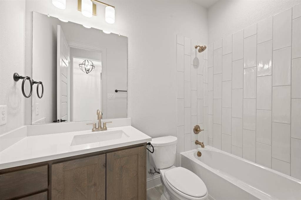 5217 Rowlan Row, Midlothian, TX 76065 5217 Rowlan- Bathroom-1