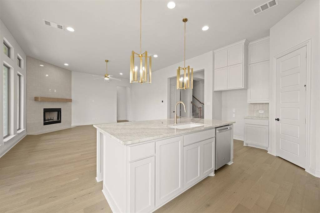 5217 Rowlan Row, Midlothian, TX 76065 5217 Rowlan- Kitchen-3