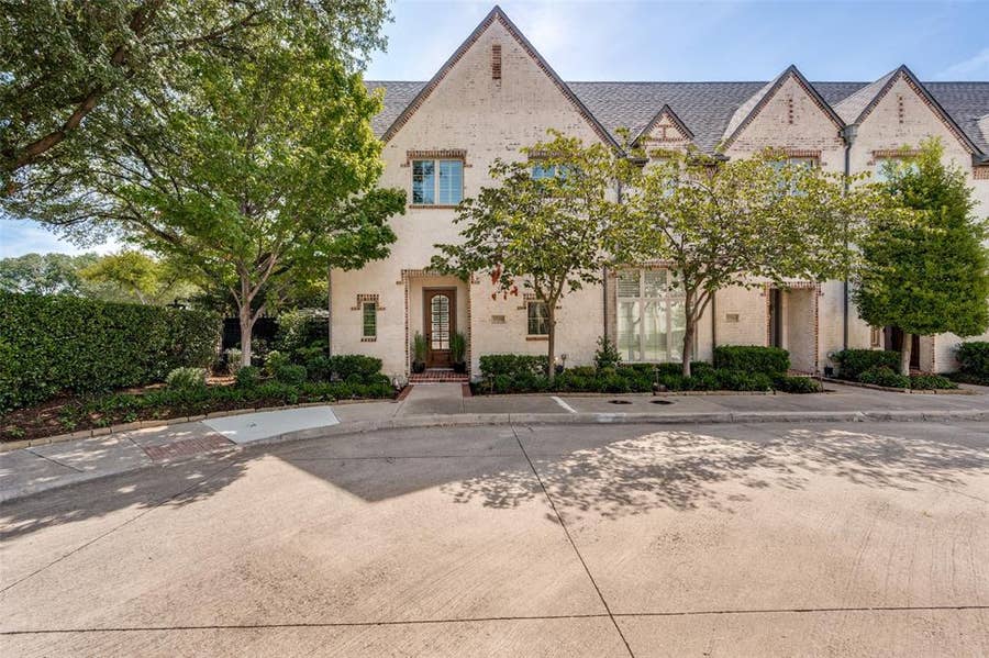 Property photo for 17254 Lechlade Lane, Dallas, TX