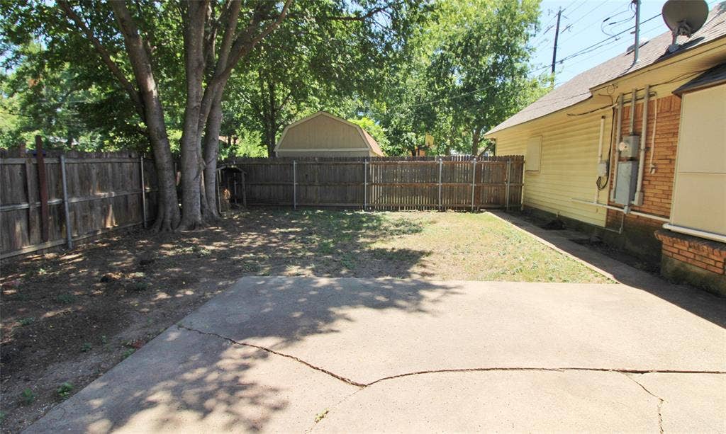 900 Valley Ridge Drive, DeSoto, TX 75115 900 Valley Ridge Drive, DeSoto, TX 75115
