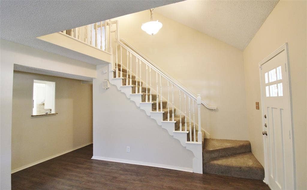 900 Valley Ridge Drive, DeSoto, TX 75115 900 Valley Ridge Drive, DeSoto, TX 75115