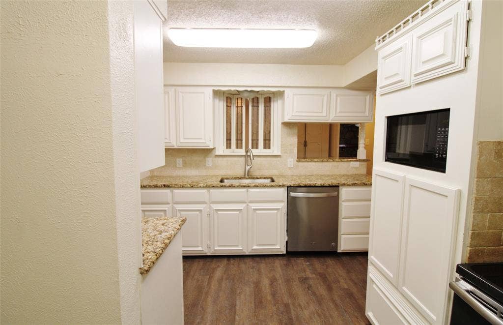 900 Valley Ridge Drive, DeSoto, TX 75115 900 Valley Ridge Drive, DeSoto, TX 75115
