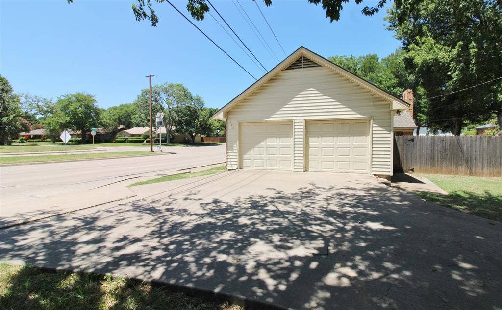 900 Valley Ridge Drive, DeSoto, TX 75115 900 Valley Ridge Drive, DeSoto, TX 75115