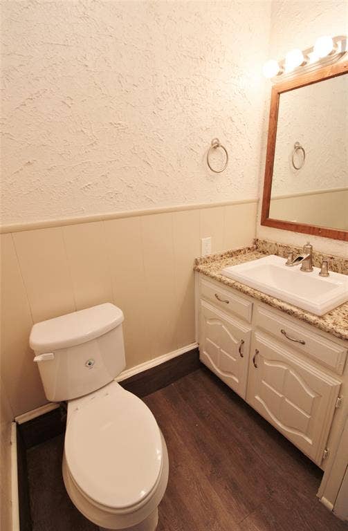 900 Valley Ridge Drive, DeSoto, TX 75115 900 Valley Ridge Drive, DeSoto, TX 75115