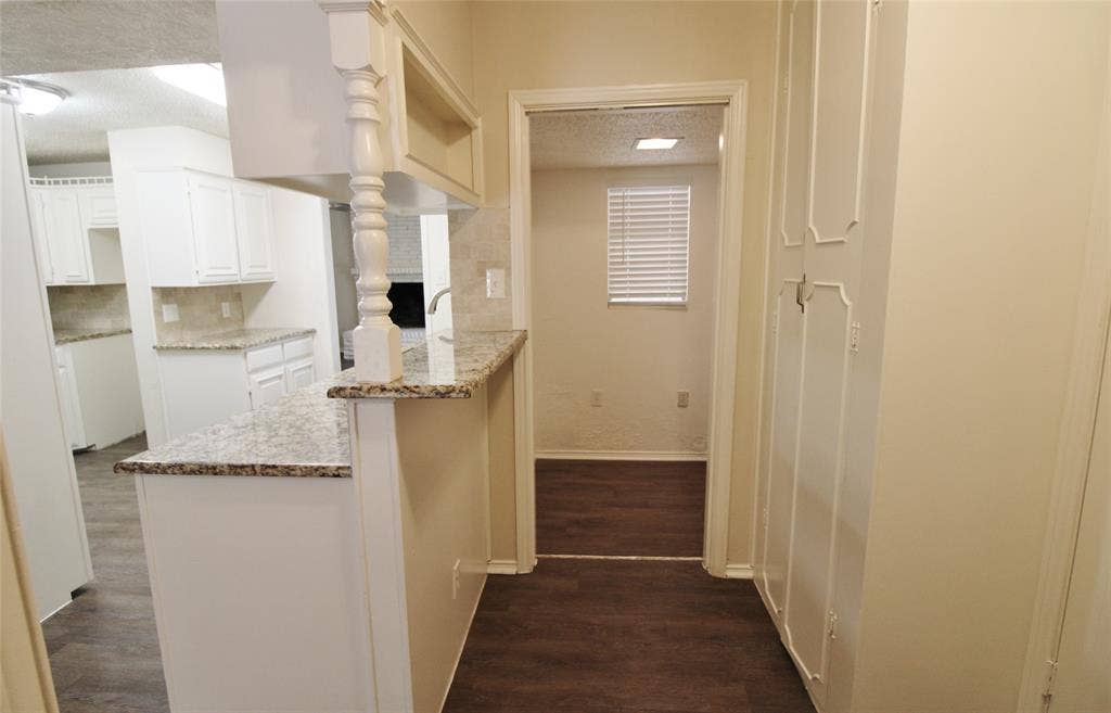 900 Valley Ridge Drive, DeSoto, TX 75115 900 Valley Ridge Drive, DeSoto, TX 75115