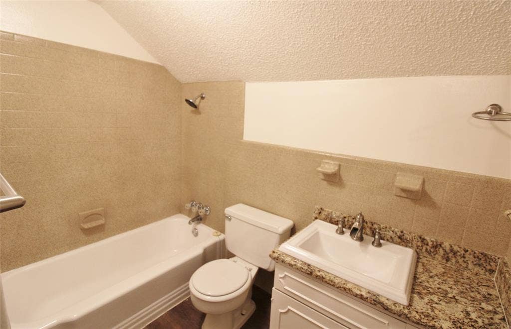 900 Valley Ridge Drive, DeSoto, TX 75115 900 Valley Ridge Drive, DeSoto, TX 75115