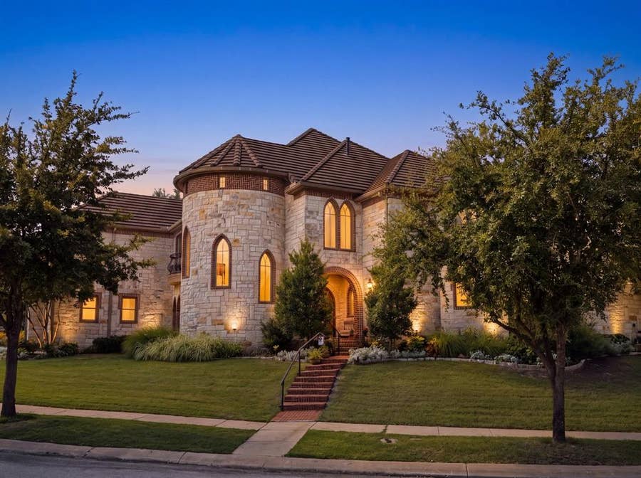 Property photo for 4601 Byron Circle, Irving, TX