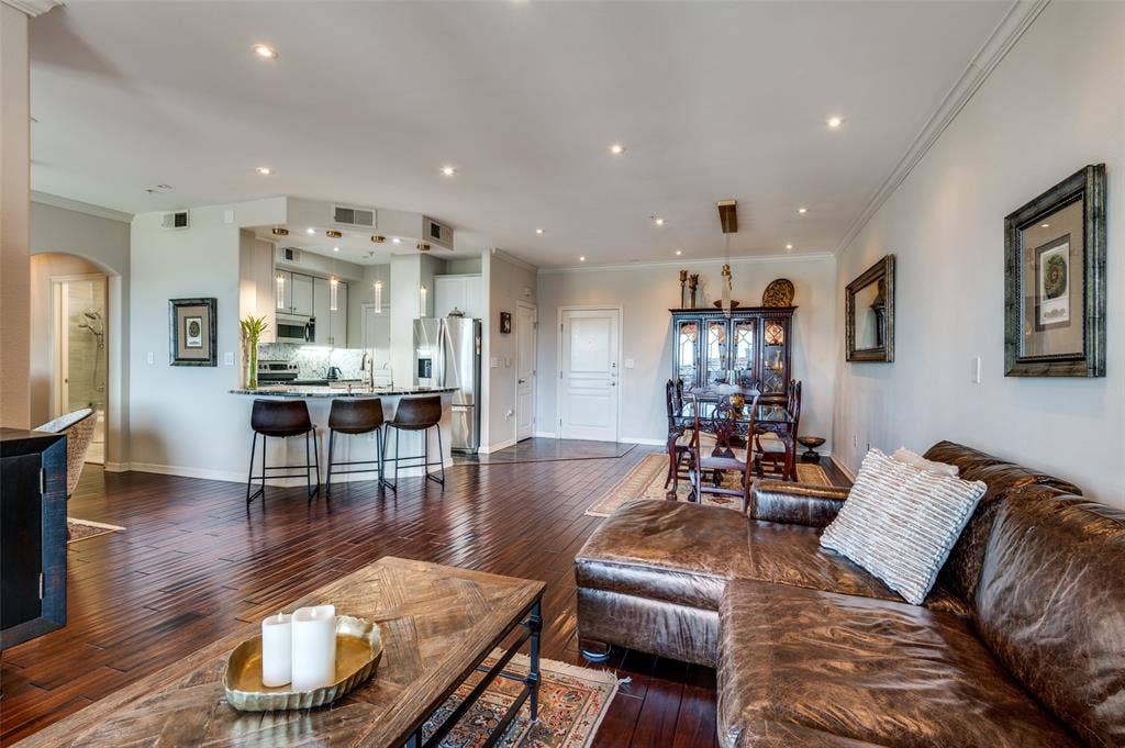 330 Las Colinas Boulevard E, #1016, Irving, TX 75039 Wonderful open floor plan creates perfect flow for entertaining