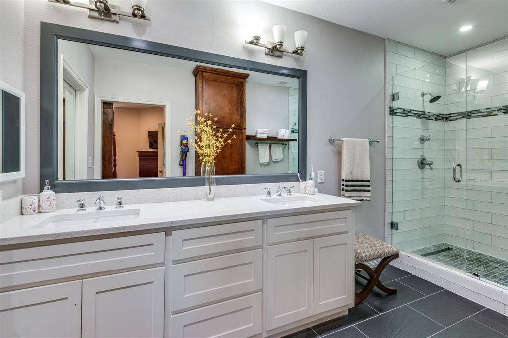 330 Las Colinas Boulevard E, #1016, Irving, TX 75039 Another view of updated primary bathroom