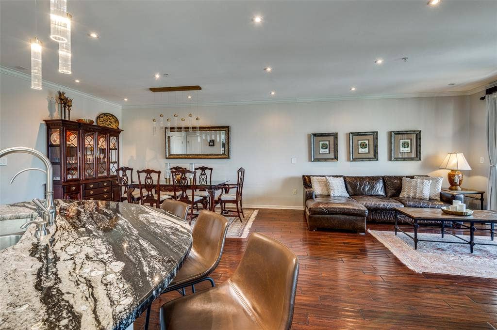 330 Las Colinas Boulevard E, #1016, Irving, TX 75039 Open floor plan is perfect for entertaining