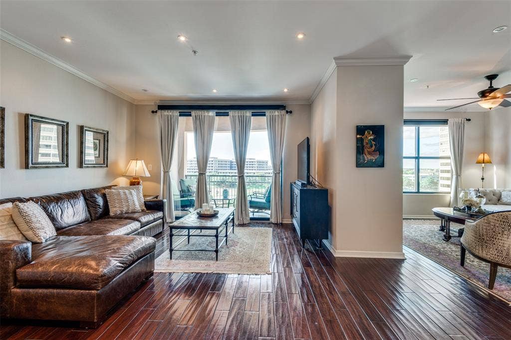 330 Las Colinas Boulevard E, #1016, Irving, TX 75039 Living room and den