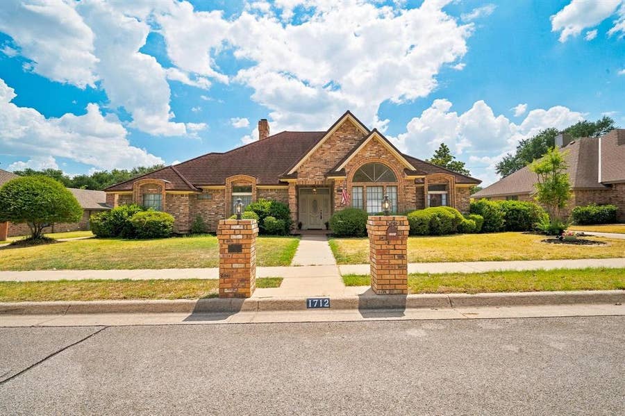 Property photo for 1712 Hampton Court, Bedford, TX