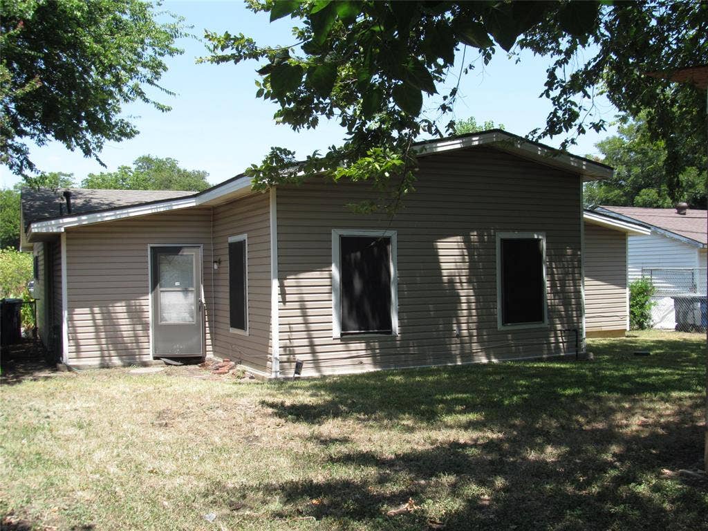 740 Emberwood Drive, Dallas, TX 75232 REAR YARD LEFT TO UPPER RIGHT CROSS VIEW