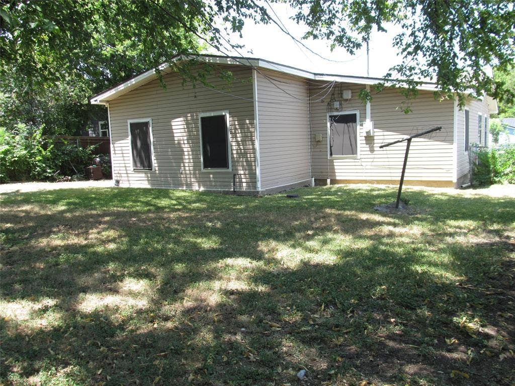 740 Emberwood Drive, Dallas, TX 75232 REAR RIGHT TO UPPER LEFT OF YARD VIEW OF BACK YARD CROSS VIEW