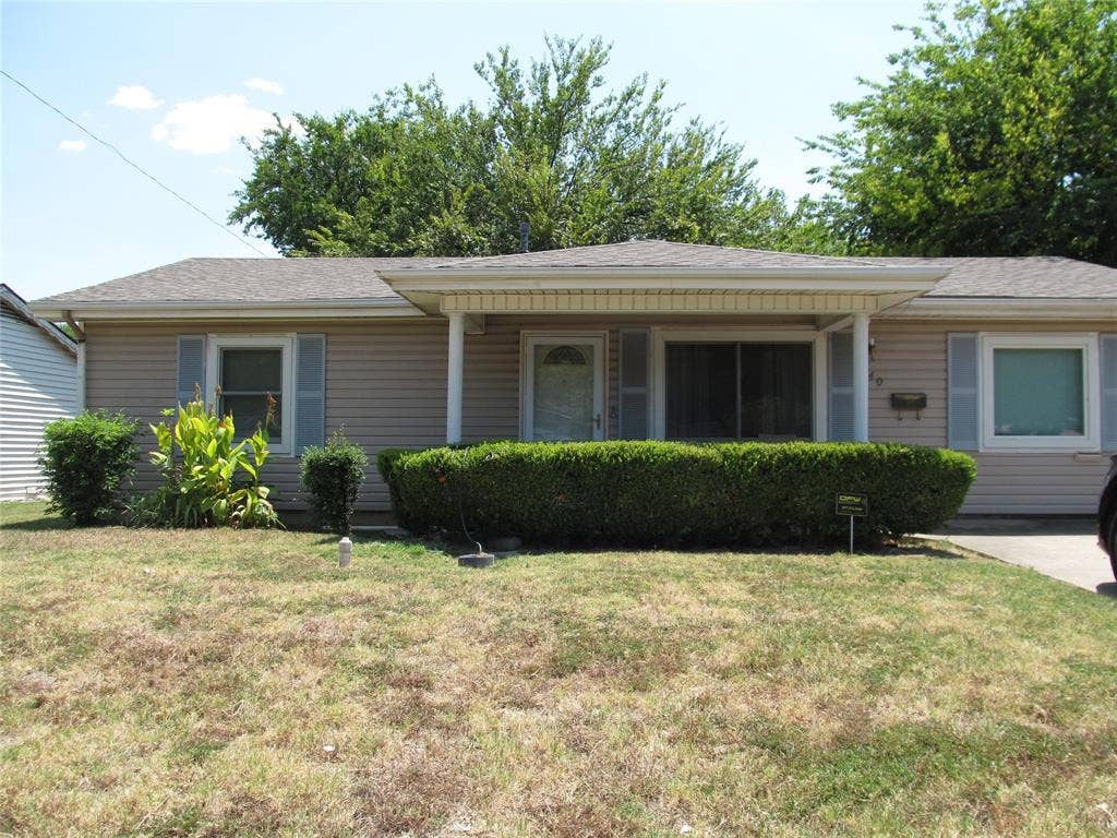 740 Emberwood Drive, Dallas, TX 75232 CENTER FRONT ANGLE