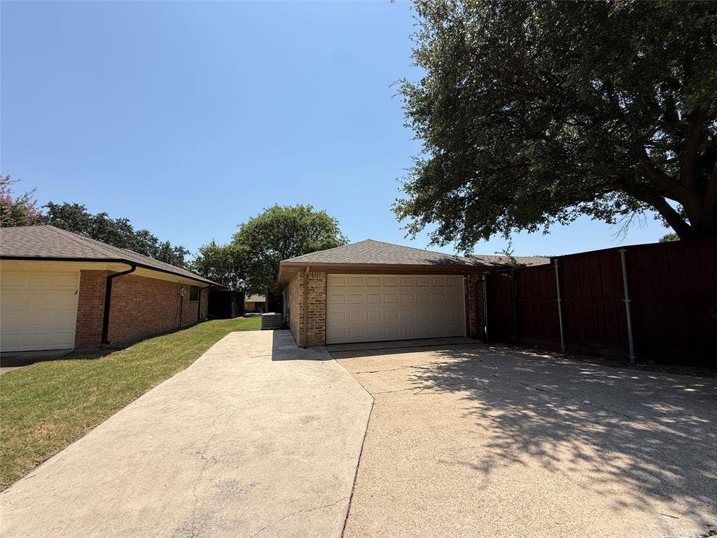 3205 Cross Bend Road, Plano, TX 75023 3205 Cross Bend Road, Plano, TX 75023