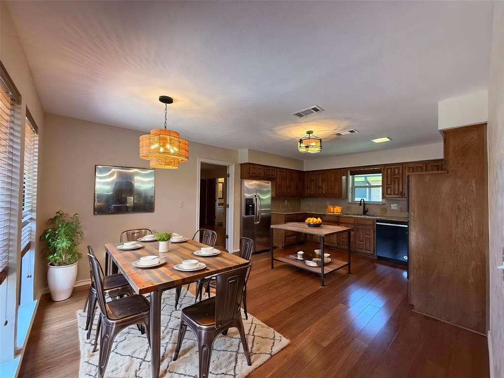 3205 Cross Bend Road, Plano, TX 75023 VIRTUAL STAGED