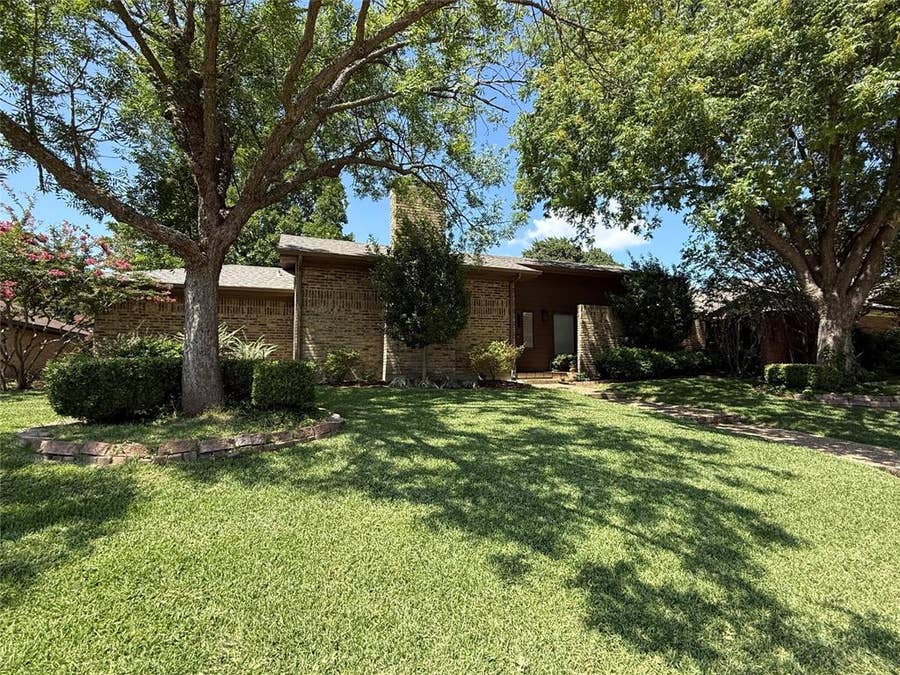 Property photo for 3205 Cross Bend Road, Plano, TX