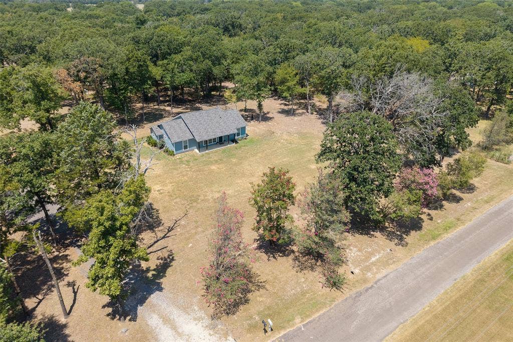 802 County Road 2406, Tool, TX 75143