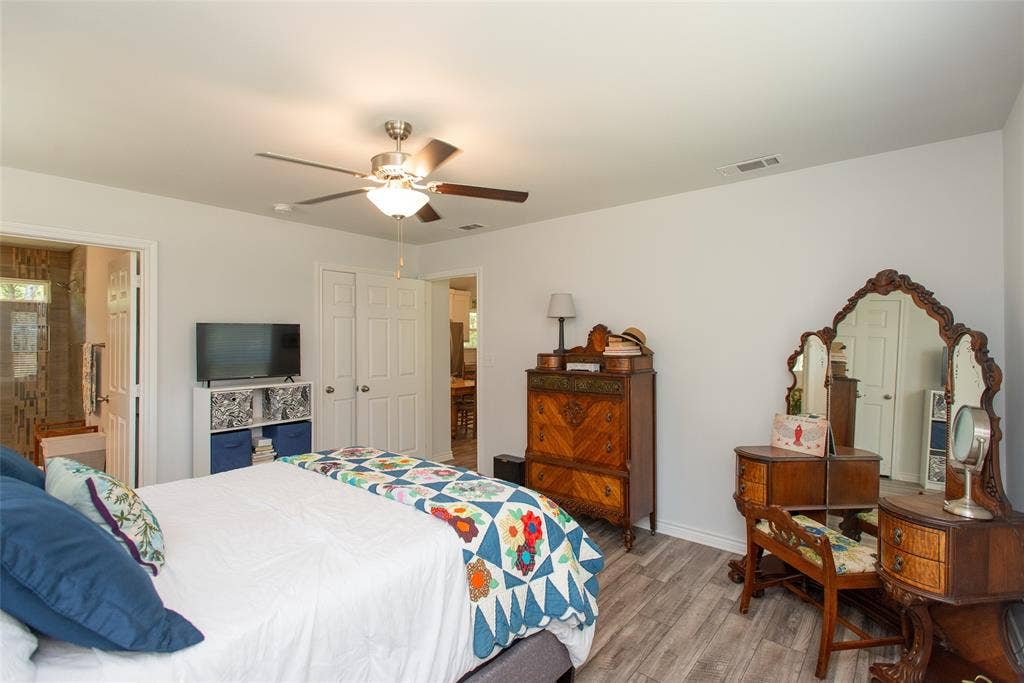 802 County Road 2406, Tool, TX 75143