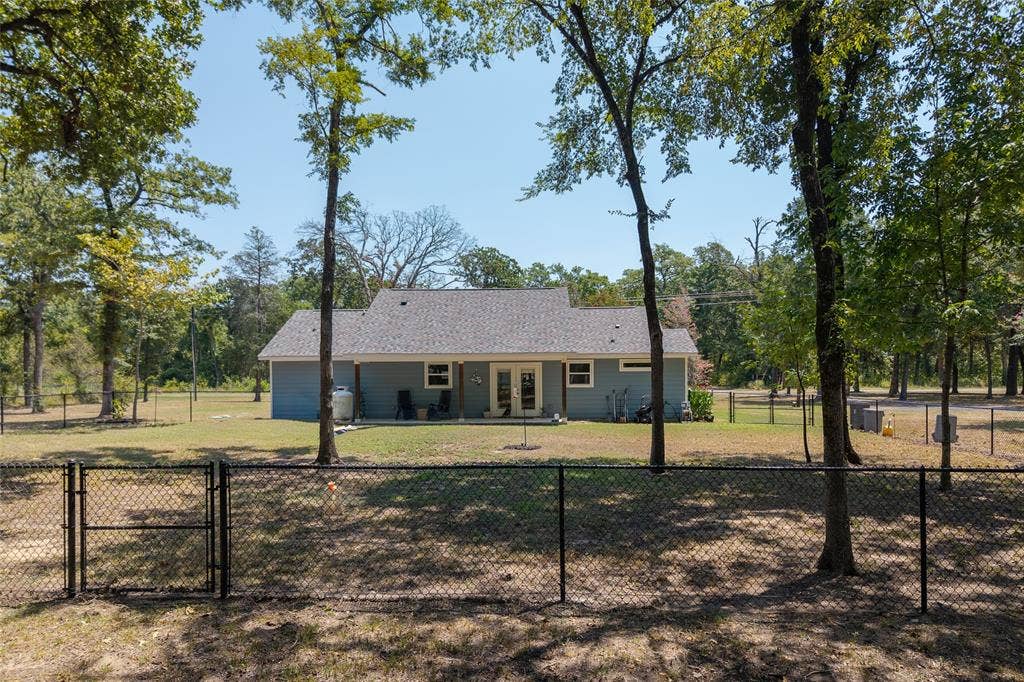 802 County Road 2406, Tool, TX 75143