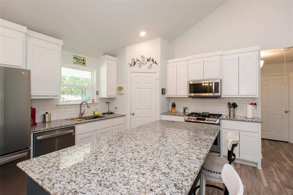 802 County Road 2406, Tool, TX 75143