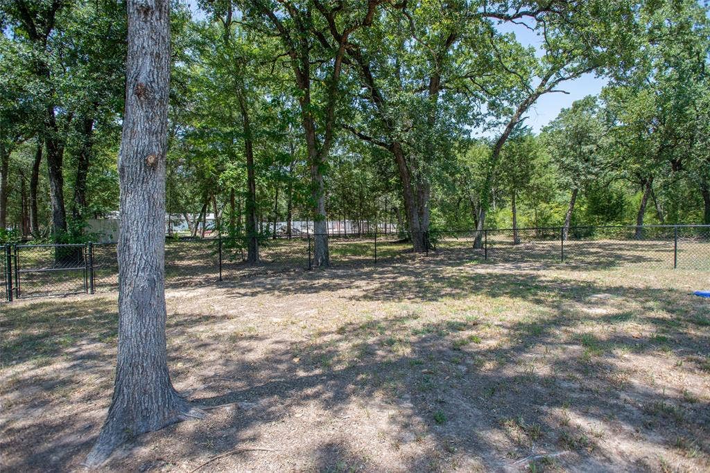 802 County Road 2406, Tool, TX 75143