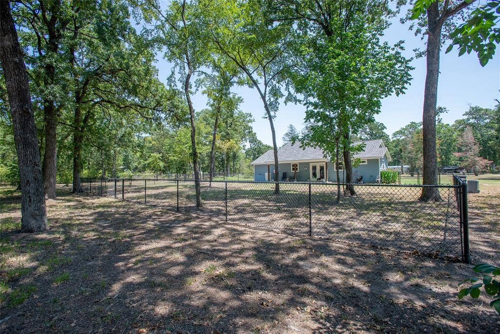 802 County Road 2406, Tool, TX 75143