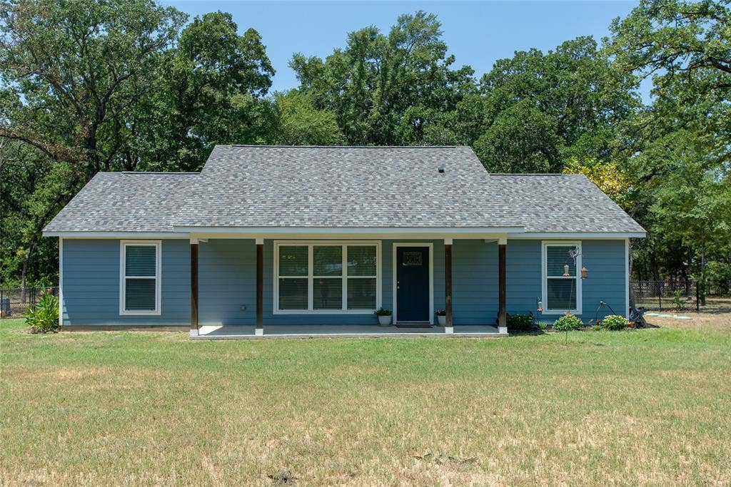 802 County Road 2406, Tool, TX 75143