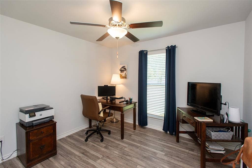 802 County Road 2406, Tool, TX 75143