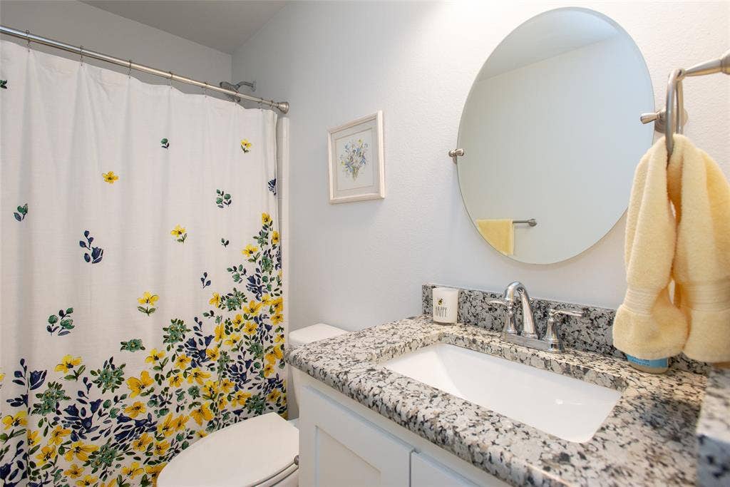 802 County Road 2406, Tool, TX 75143