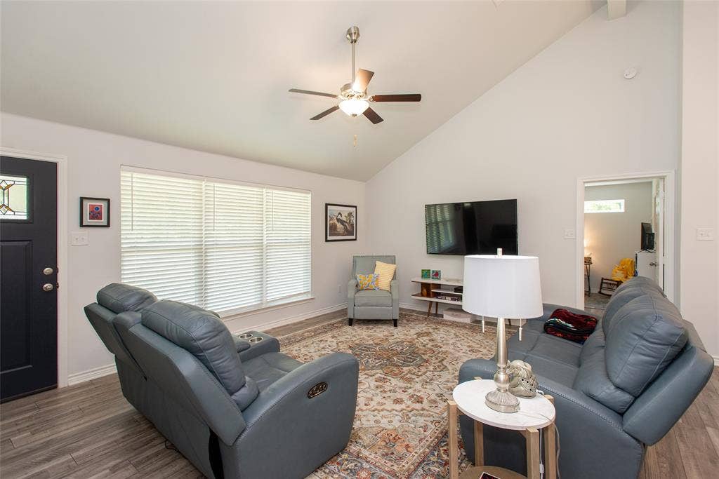 802 County Road 2406, Tool, TX 75143