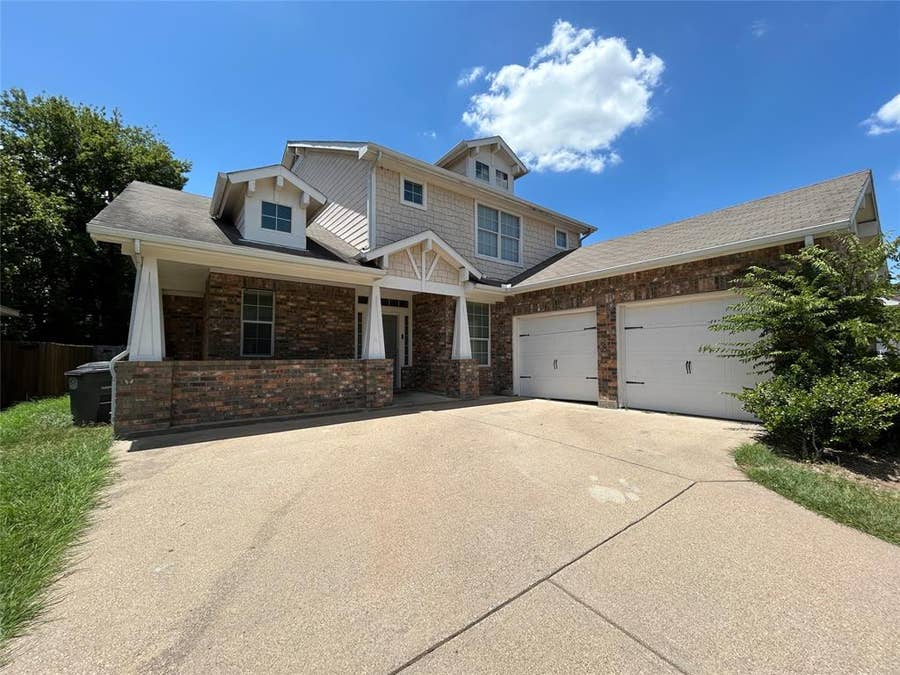 Property photo for 343 Allerton Lane, Lancaster, TX