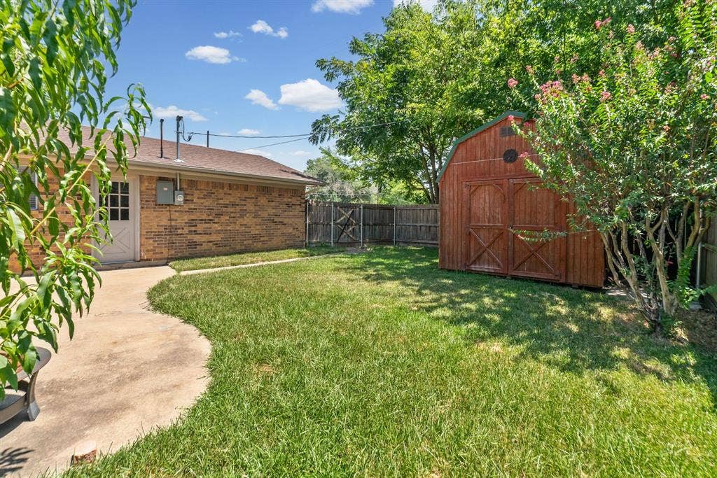 2903 Melmar Park Street, Commerce, TX 75428