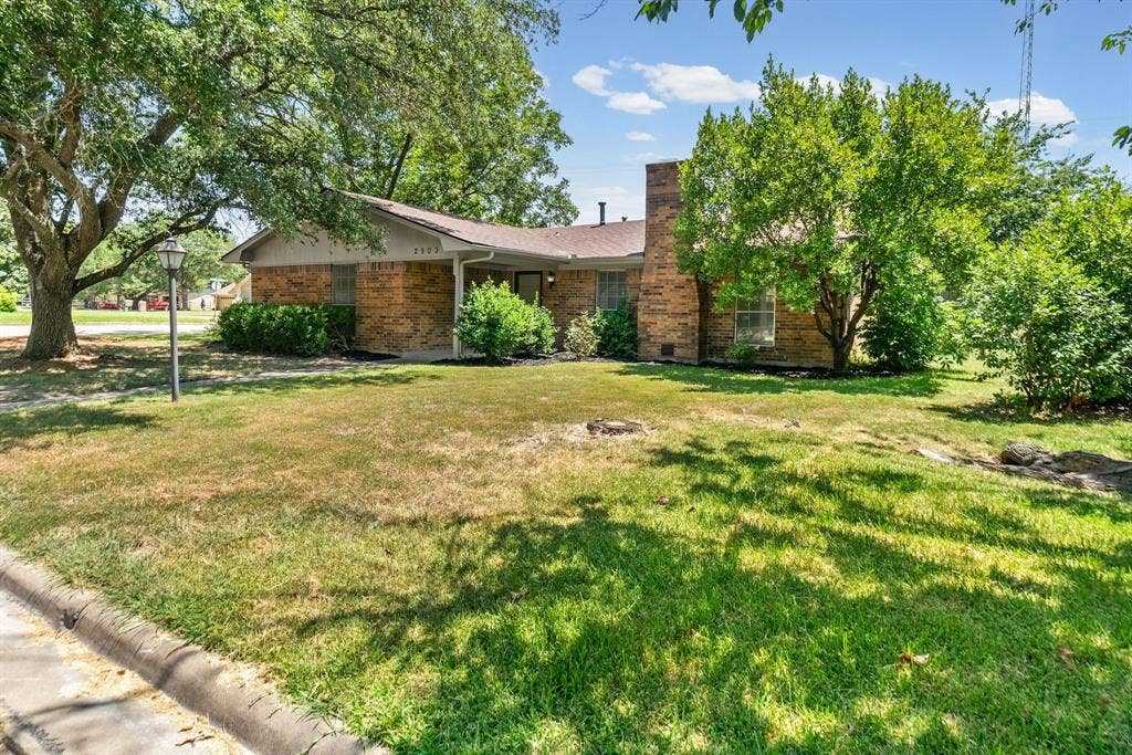 2903 Melmar Park Street, Commerce, TX 75428